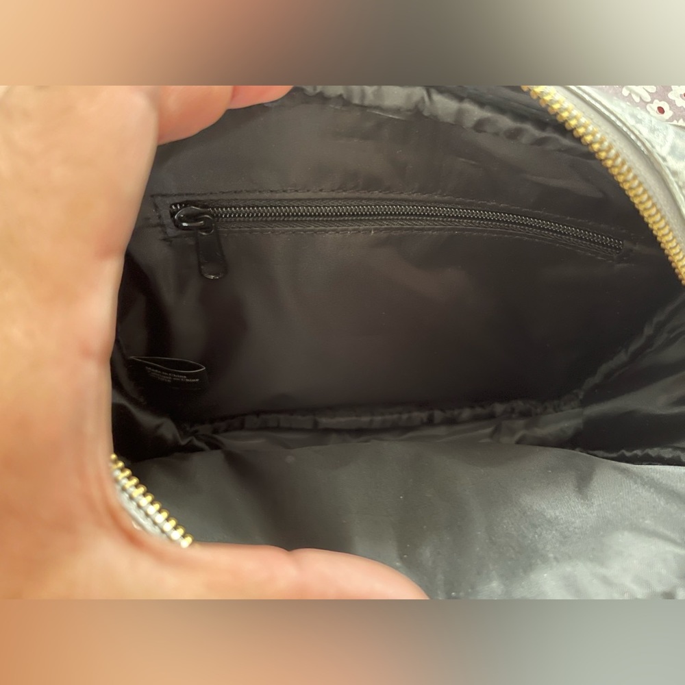 VS Chain Purse - Picture 3 of 3